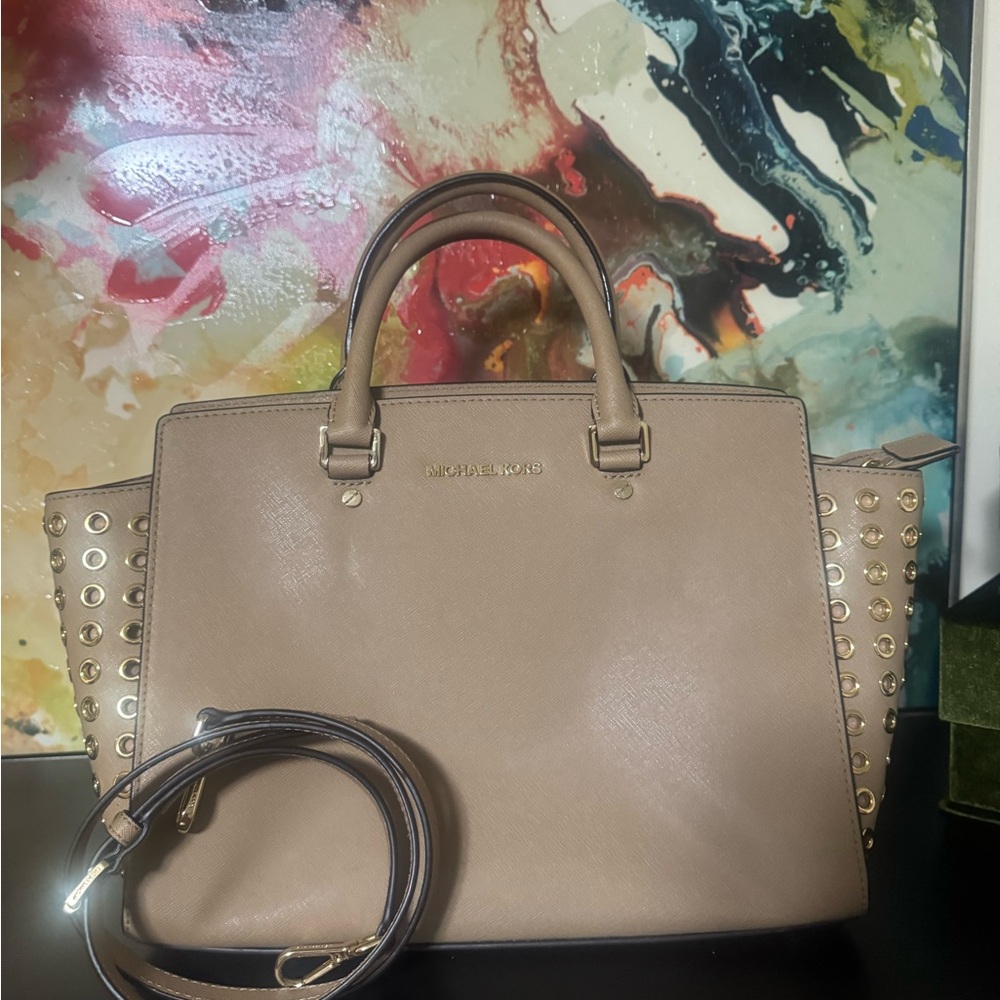 Michael Kors Beige Satchel with Gold Accents - Picture 10 of 11